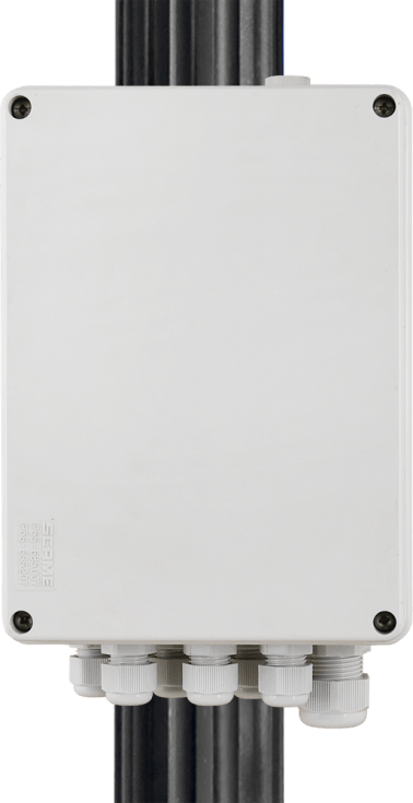 Switch a 6 porte con alim per 4 tc ip ermetico